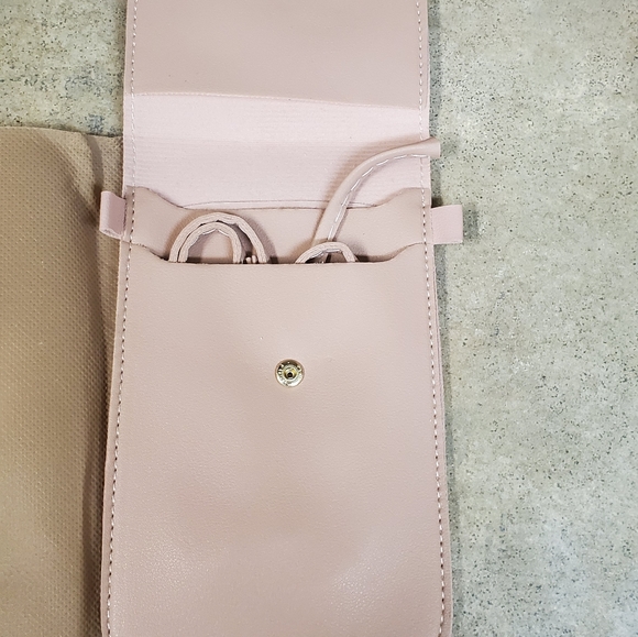 Crossbody Purse with Touchsceen Access - Picture 2 of 3